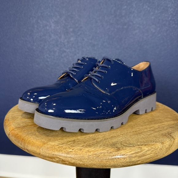 Vionic Women's Navy Patent Leather Lace-Up Loafers, Size 7 (unmarked) - Picture 1 of 8